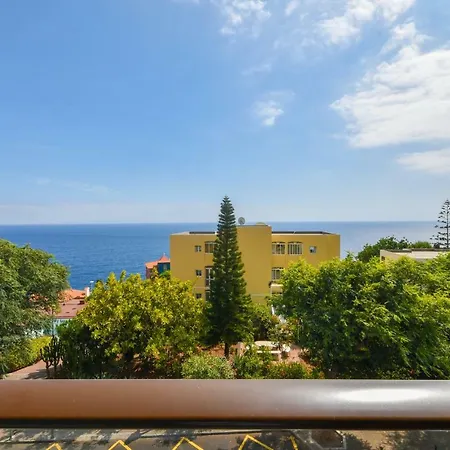 Spacious 3 Bedroom By The Apartment