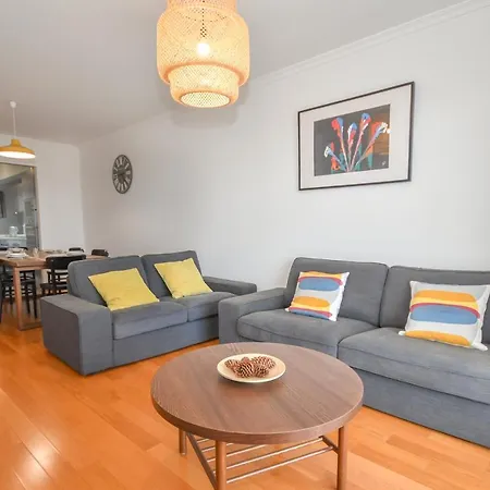 Spacious 3 Bedroom By The Apartment Canico (Madeira)