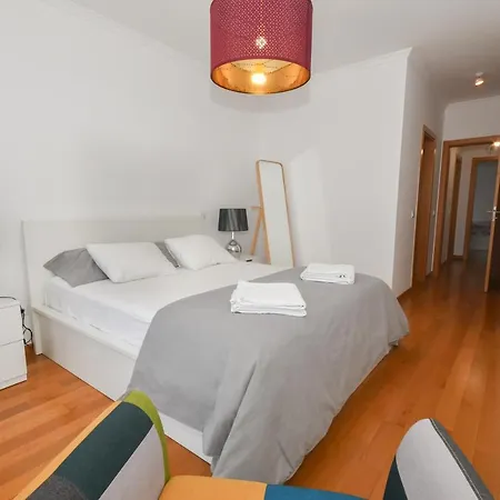 Apartment Spacious 3 Bedroom By The