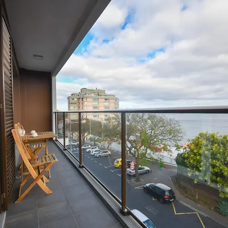 Apartment Spacious 3 Bedroom By The Canico (Madeira)