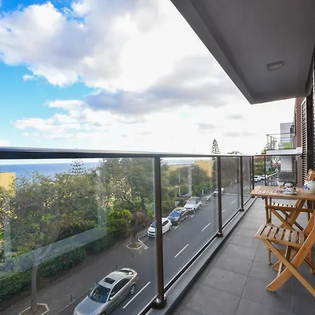 Spacious 3 Bedroom By The Canico (Madeira)