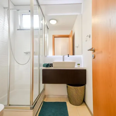 Spacious 3 Bedroom By The Apartment Canico (Madeira)