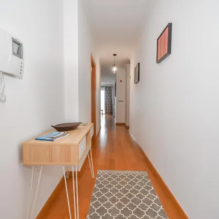 Spacious 3 Bedroom By The * Canico (Madeira)