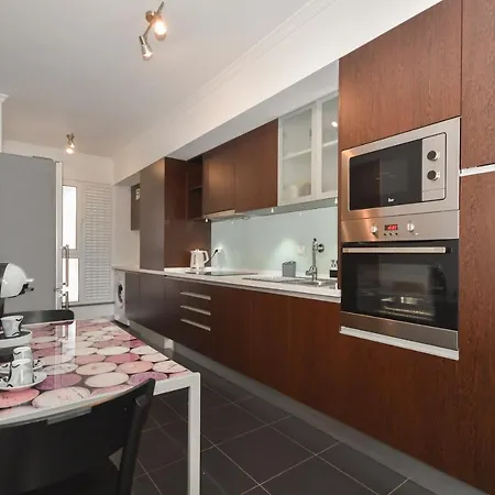 Apartment Spacious 3 Bedroom By The *